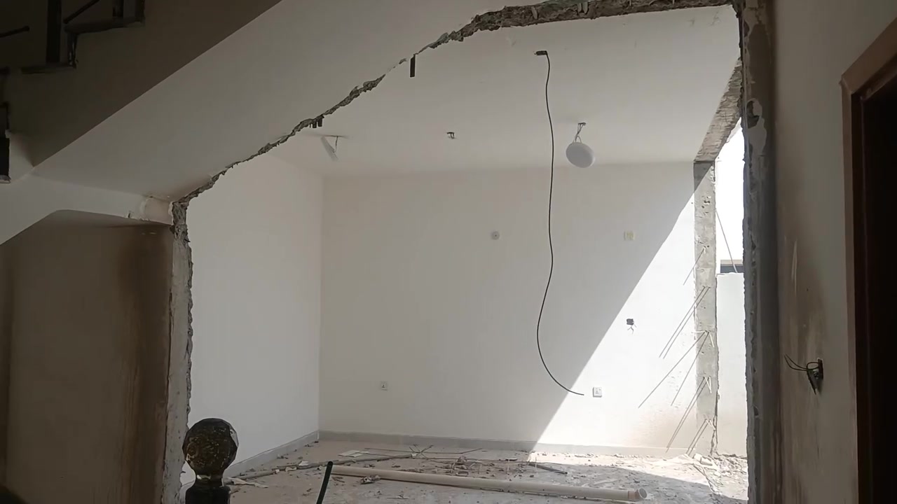 تحويل الغرفه الى صاله وبناء غرفه  ومنور بالحديقة الخلفيه
جار العمل مربع الخامس 
مقاولات السبطين 
***********
