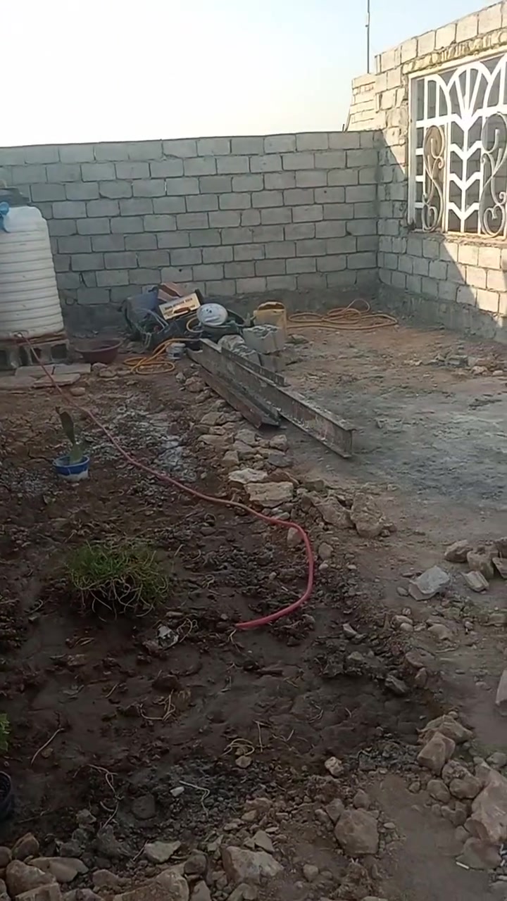 شارع السياحي شارع الزوار  قريب على فلكه الملح كوفه عباسيه  مسافه كيلي وين للبيع. هيكل. 100 متره سعره 7 مليون فقط سند 35 عثمانيه بناء جديد صاله شهرين🏠 هذا رقمي اتصال على الواتساب موجود ***********،👇
