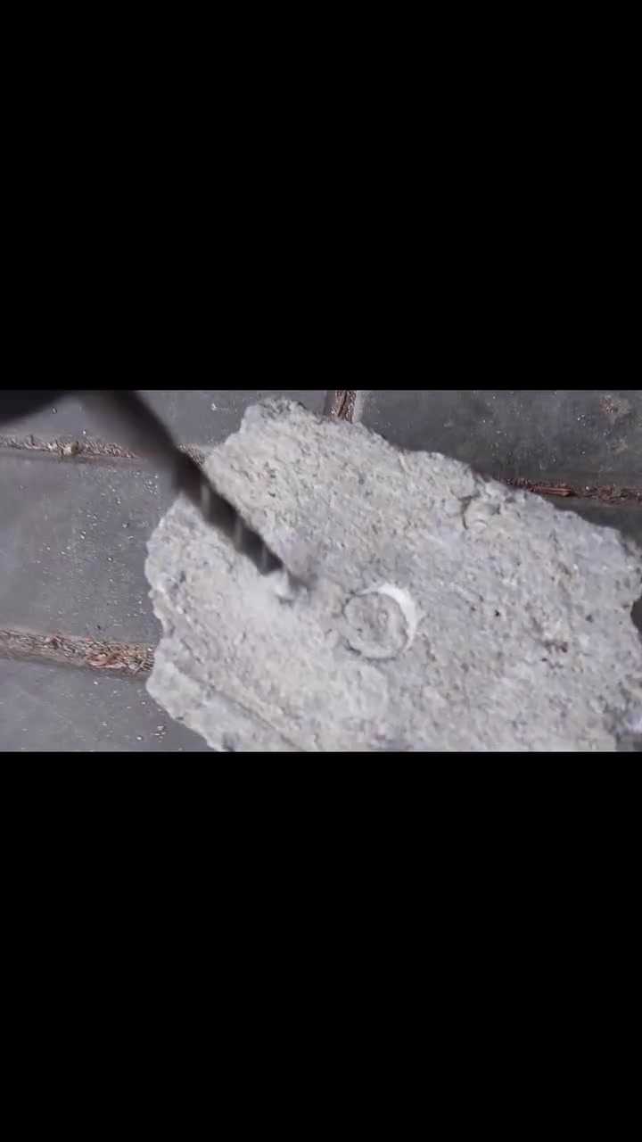 السلام عليكم. 
دريلات همر واحد انجكو والثاني ريشان 
الانجكو بي صوت كلش كلش خفيف ماعرف منين بس قوي ويثقب ويفلش 
سعر الانجكو 30 الف 
سعر الثاني 20 الف 
يوجد توصيل لكفافه محافظات العراق وبغداد 5 آلاف 
***********
