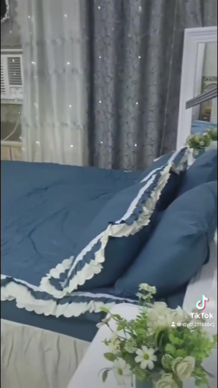 السلام عليكم 
غرفه عراقيه تصميم تركي 
جديد 8بيبان مع الزاويه كلش حلوه

المكان بغداد 

***********
