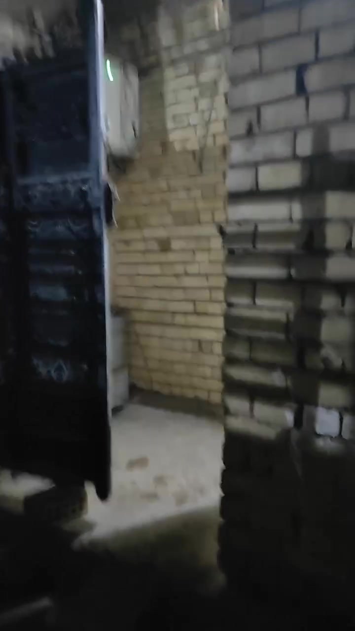 بسم الله الرحمن الرحيم
اخواني بيت للبيع مستعجل 
بيت ركن مساحه 80متر .
يحتوي على صاله+إستقبال+غرفه+صحيات 
ارتفاع البيت 3مترات ونص.
موقع البيت ارض بيت غلام سند 25
سعر 45وبي مجال للشراي بشيء بسيط 
للاستفسار على الرقم 
***********.
