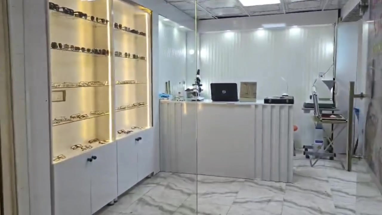 فاترينات ام دي اف • ميز ٢م • ٢ جرارات