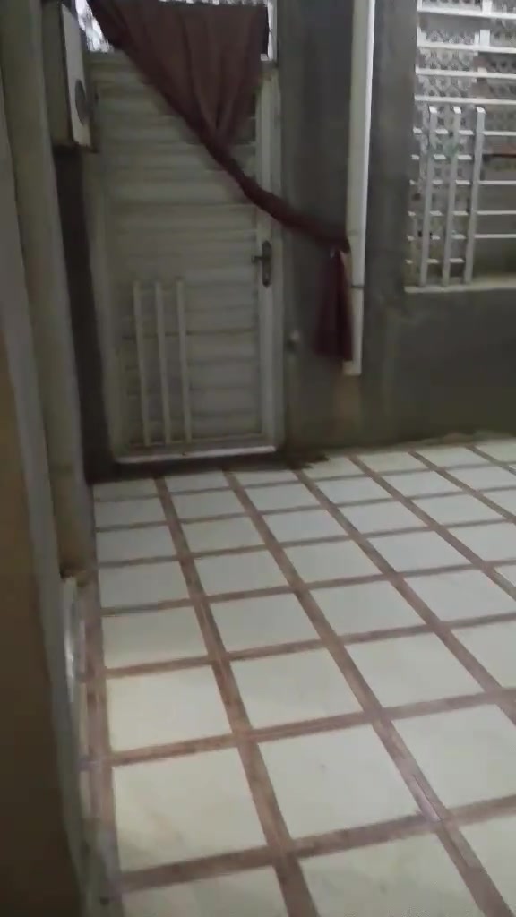 سلام عليكم بيت البيع مساحه 230متر سند 25حولي
 كاع راجي يبعد عن الدور سكنيه حوالي 200متر بيت نضيف جدا جعب صب وسقف عكاده درجه اولى خدمات كامله بناء كله طابوق درجه اولى بيت كله طابوق 
غرفه سبعه في أربعة 
غرفه ثانيه سته في أربعة 
صاله عشره في سبعه 
مطبخ خمسه في أربعة 
استقبال سبعه في أربعة 
كراج سياره سته في سته 
سعر 63
***********
