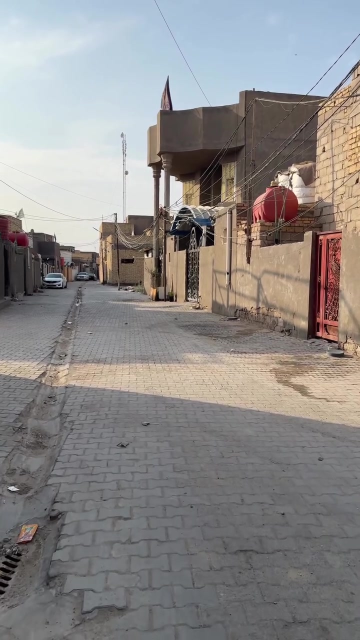 السلام عليكم بيت للبيع زراعي الغسل او حي التأميم مساحة ١٢٠ م سعره ٣٥ وبي مجال التفاصيل داخل الفيديو 👇👇👇👇
