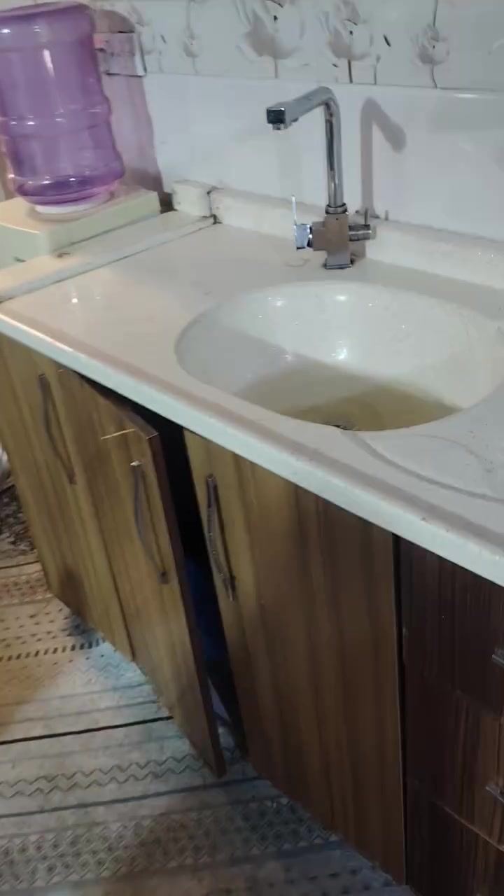 متوفر كاونتر حجم جبير كلش 10 متر
MDF مرمر نضيف بي 2 سنك
جاهز ومفصخ گبل تحمله المكان بابل الكفل
ينرادله ترتيبات بسيطه بس من جوه بي رطوبه ومكان السنك بس كلشي مابي جاهز  مسوينه ب8 ملاين قبل
هسه اريده قفل بمليون و750 بدون عمله اليريد يتصل
***********
