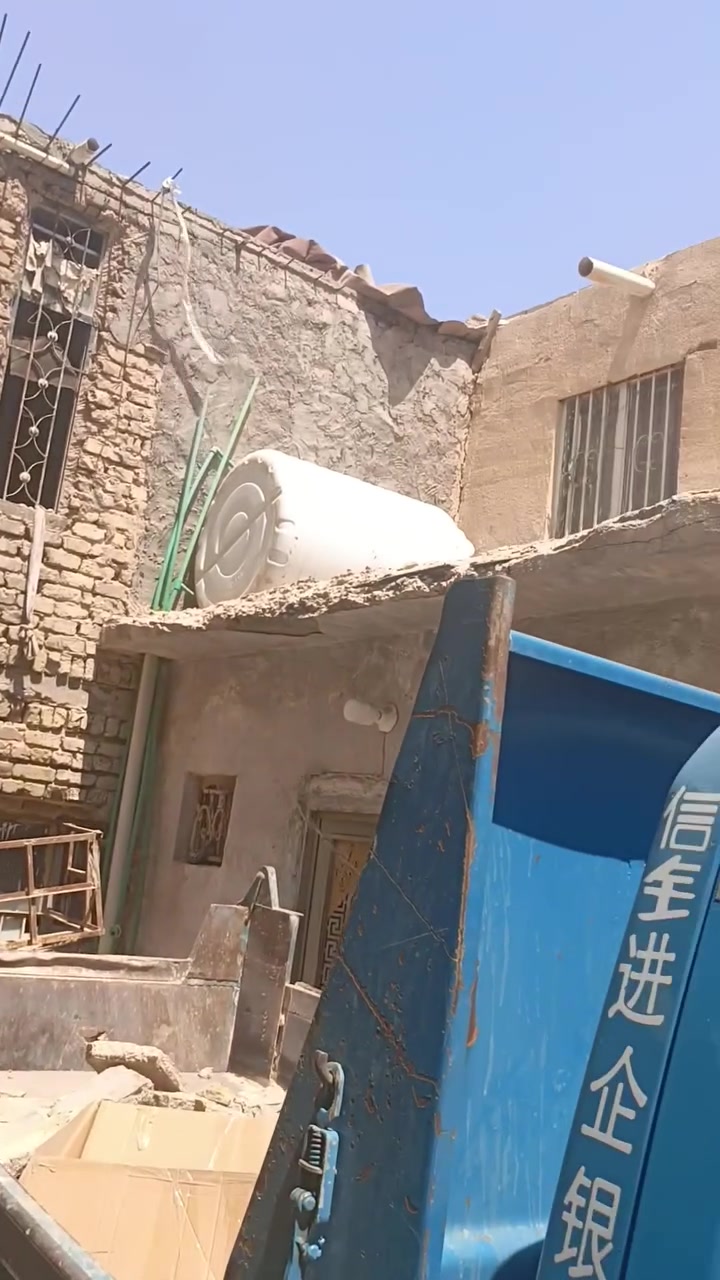 سلام عليكم مستعدين عمل بناء ترميم فرشي سيراميك كرسته وعمل او بس عمل @***********
