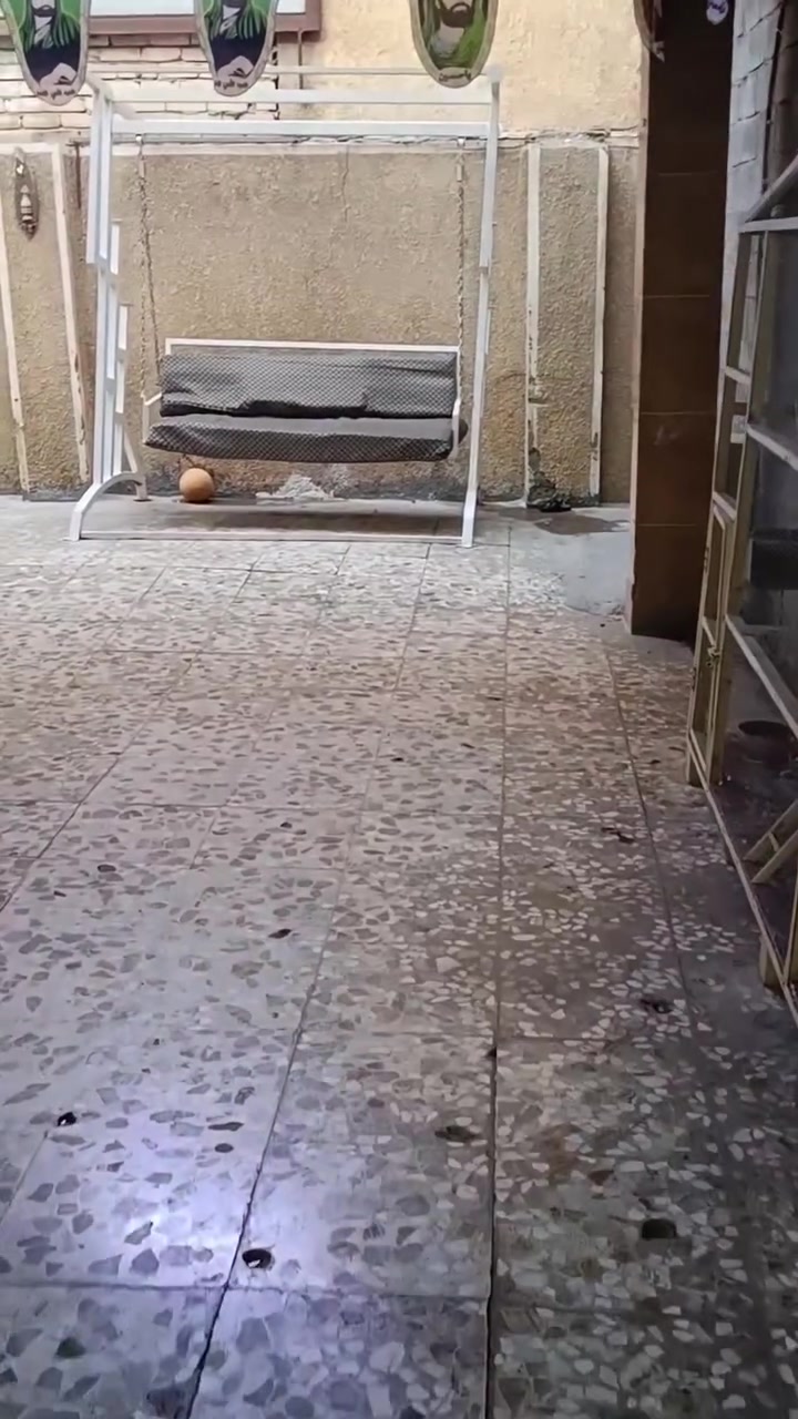 السلام عليكم
دار للبيع مساحة 280متر واجهه 19.5 نزال 14.5 يحتوي على ثلاث غرف نوم واستقبال  وصحيات خارجيه وداخليه الدار يصلح سكن او تفليش  ثاني دار بالفرع قريب ع الشارع العام 
 الموقع حي البساتين شارع الشيخ منهل سويس بركر ثاني بيت بالفرع 
للأستفسار  الاتصال
***********
