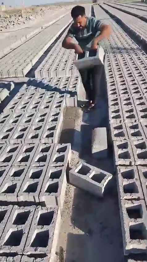 ٠يوجد بلوك (قلاب)درجة اولى طريق الباوية سعر(1000) بلوكة  ب450 الف مطروح بالمعمل توصيل كافة مناطق  ديالى  وبأسعار مناسبة  للتواصل عل الرقم أو الوتساب ***********
***********
