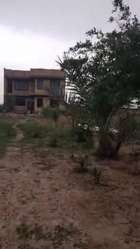 السلام عليكم مزرعة للبيع خلف مجمع الاميرات مساحه ٢٧٠٠ متر بسمي تحتوي على بيت مساحه ٢٤٠ بناء حديث عالي الموصفات كهرباء وماء بلباب التفاصيل داخل الفديو
*********** * ***********
