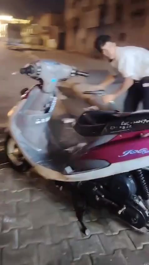 سلام عليكم
دراجه ماكس كرزي للبيع
 كفاله عامه دراجه
سعر 900 وبيه مجال

نص مكتوب في الصور:
- Infinix HOT 11S