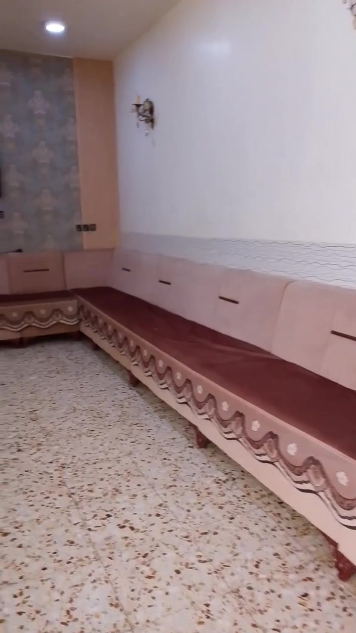 السلام عليكم ديوان 11متر للبيع ستعمال شهر واحد حله حي العسكري شارع 80 الإستفسار على الرقم التالي ***********
