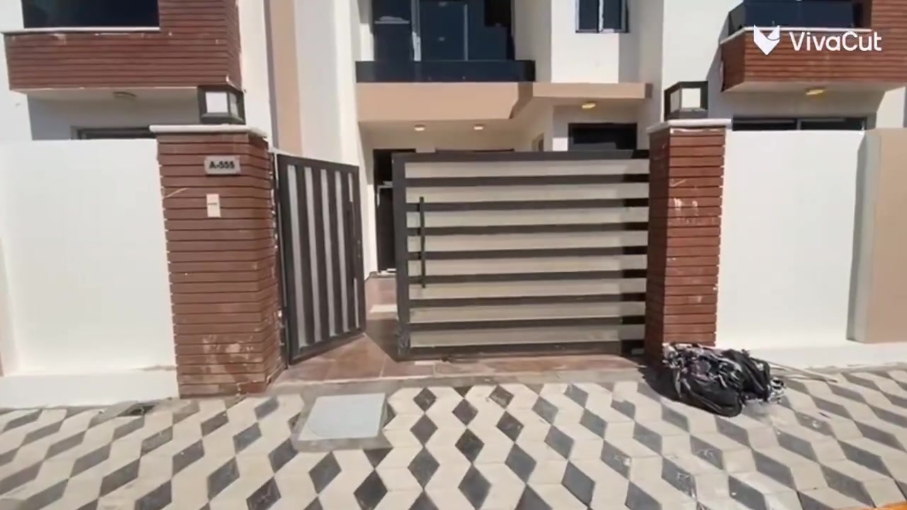 🏡🔥 دار سكني مميز للبيع في مجمع الرياحين السكني
دار بمساحة 200م² – نموذج A – وجبة أولى – جاهز للسكن فورًا!

إذا تبحث عن دار واسع ومميز للسكن العائلي أو للاستثمار، فهذه فرصة تستحق الاهتمام 👌

✅ 5 غرف نوم (تمت إضافة الغرفة الخامسة أثناء الإنشاء)
✅ 4 حمامات صحية
✅ صالتان + غرفة استقبال
✅ مطبخ
✅ حديقة + كراج للسيارة
✅ 3 مناور
✅ سطح كبير
✅ جاهز للسكن – جيب أثاثك وتعال اكعد 🏠

📍 الموقع: رابع بيت من فرع 10م، الواقع خلف شارع 15م، ضمن بيوت نموذج A.

🚗 الموقع مميز: يبعد المجمع حوالي 15 دقيقة عن بوابة الكاظمية.

💰 السعر: 320 مليون دينار (232 مليون كاش، المتبقي 88 مليون اقساط. بواقع مليون كل شهر). 
📈 السعر قابل للزيادة مع صعود أسعار العقارات في المجمع.

⭐ فرصة ذهبية للسكن أو الاستثمار في دار واسع وجاهز ضمن مجمع سكني نظامي وبموقع مميز في بغداد.

📞 للاستفسار والتفاصيل:
***********

