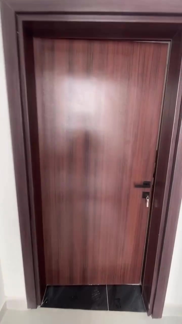 اليوم أخذناكم بجولة داخل أحد النماذج، مساحة 200م حتى تشوفون شلون المساحة تتوزع، شلون تكون الراحة، وشنو التفاصيل اللي ممكن تفرق وياكم باختيار البيت المناسب. 🏡دوري مو بس أعرّفك بالمكان، دوري أساعدك تفهم خياراتك وتختار القرار اللي يناسب احتياجاتك.إذا عندك أي سؤال أو تريد تعرف تفاصيل أكثر عن المجمعات السكنية في كربلاء، راسلني للاستشارة***********
