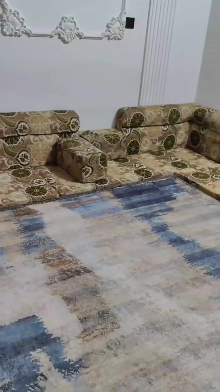 السلام عليكم من رخصت المشرفين جلسه للبيع السعر 150 المكان الانتفاظه الثانيه قرب المحافظه الجديده الاستفسار الاتصال عالرقم ***********
