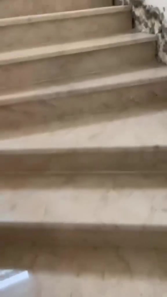 السلام عليكم خلفه سيراميك ارضيه متفزغ ‭***********‬
