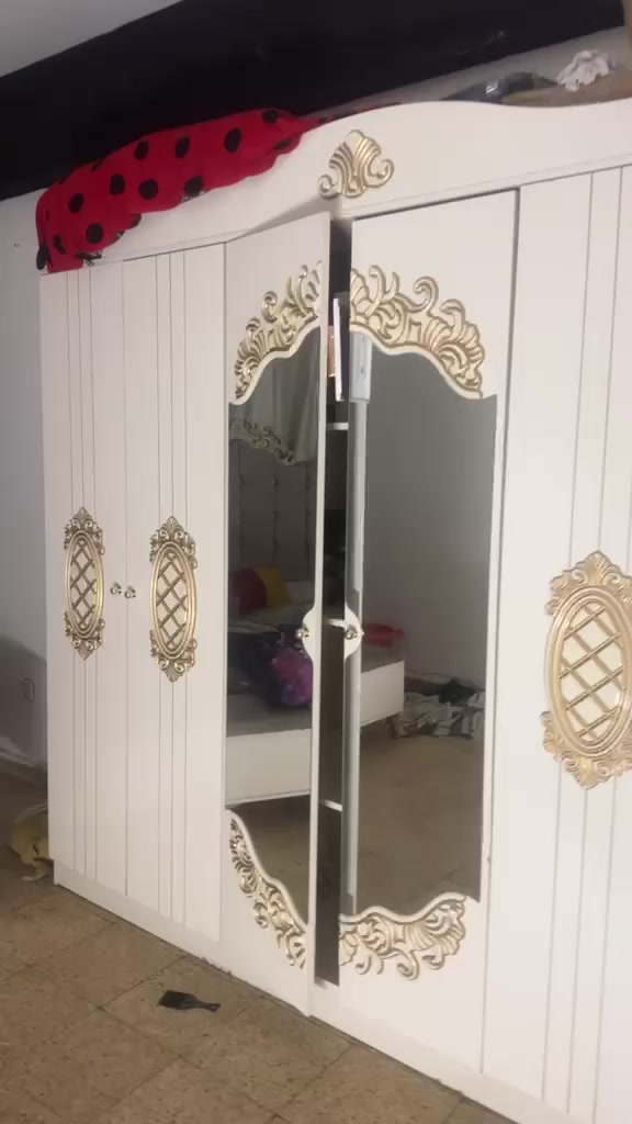 غرفه عشر قطع نظيفه جدا النظافه 100% مكان بغداد كراده ***********
