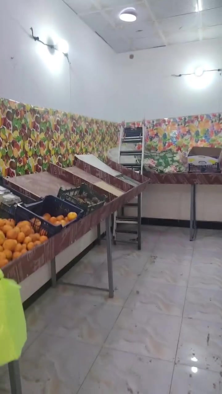 السلام عليكم
المحل للبيع مع كافه ملحقاته يعني السبلت والغراض والميوزه كلهن الك والمحل مدفوع بي اجار بعد بي 3 أشهر تقريبا وايجاره مناسب 9 أمتار نزاله جام خانه ع الشارع محل كلش حلو منطقه شغاله بصفك اسواقات ومخبز يعني شغال وتجي وتشوف بعينك عنوان المحل سايدين الجاير حي النواب قرب أسواق برتقاله وهذا رقمي بي واتساب ***********  وسبب ترك المحل انتقل شغلنه لغير مكان
