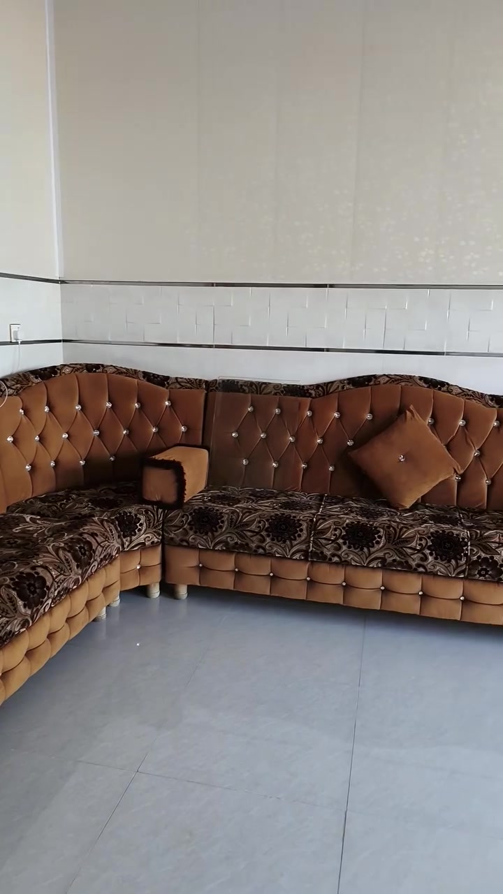 طخم للبيع السعر (مليون)  وبي مجال
(14) متر خشب عراقي للتواصل ***********
