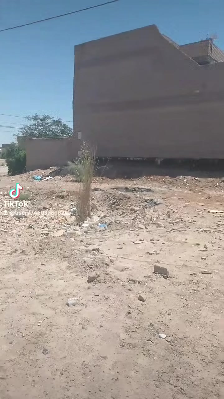 قطعه طابو صرف ام الهوى حي الموضفين قرب كراج العتبه مساحتها 96 متر تبعد عن الشارع الحولي 70 متر سعرها 24  قفل

***********
