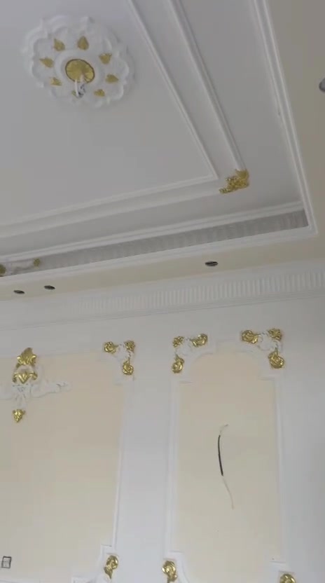 سلام عليكم خلفة صبغ وطلس سحبات ورق ذهب جزء من اعمالي .