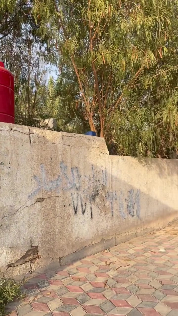 🏡 للبيع منزل (بناء قديم)
📍 الموقع: حي العسكري، على الشارع الرئيسي، قرب مركز شرطة حي العسكري.

📐 المساحة: 400 متر مربع.

✅ موقع مميز على شارع رئيسي، مناسب للسكن أو لإعادة البناء والاستثمار.

📞 للاستفسار والتواصل:

***********
