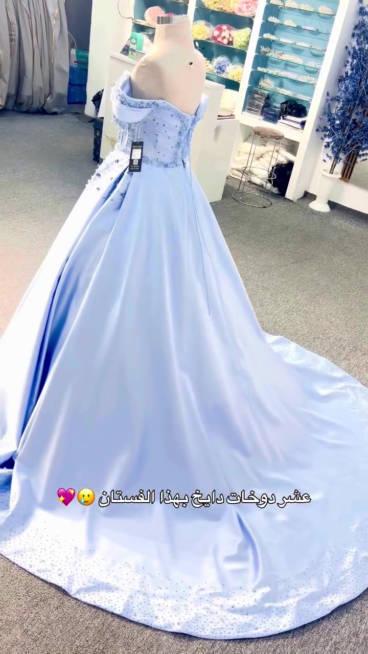 شلون فستان يدوخ 😉💖 

عروس وتدورين فستان يخطف الأنفاس ؟  هنا البداية ... وهنا الاختلاف  اختاري الفستان اللي يخلي الكل يلتفتلج ويخلي لحظتج تنحفر بالذاكرة .  ليلو للعرائس | LILLO FASHION  البصره الجبيلة مقابل جزاره ومشويات سعد  **********************  احجزي هسه قبل لا ينحجز - 

#عروس #فستان #فساتين #زواج #اكسبلور

نص مكتوب في الصور:
- عشر دوخات دايخ بهذا الفستان 🥲💖