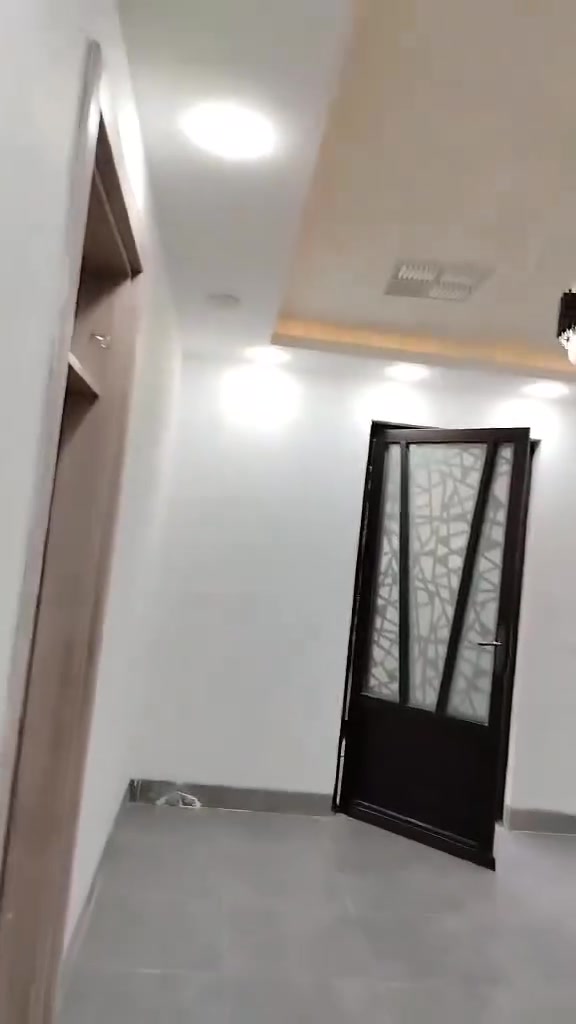 🏡🔥 فرصة نادرة للبيع — مزرعة كاملة فيها 3 منازل وبسعر مميز جدًا!
هل
❓ تريد مزرعة واسعة وموقعها مميز؟
❓ تريد أكثر من منزل داخل نفس العقار؟
❓ تريد فرصة استثمارية يمكن تقسيمها وبيع كل منزل بشكل مستقل؟
❓ وتريد بناءً حديثًا جاهزًا للسكن مباشرة؟

إذا كانت إجابتك نعم… 👇
شوف هذه الفرصة قبل لا تروح عليك! 🔥

📍 الموقع: بعد الشلالات بـ 1 كم تقريبًا
📌 أقرب نقطة دالة: بعد مستشفى فلاح غازي التجميلي بحوالي 200 متر
🌿 وقريبة جدًا من مزارع العباسية

🌳 المزرعة بمساحة 1,250 متر

والأجمل؟ 😍

المزرعة على 4 شوارع، وكأنها جزيرة مستقلة بين الشوارع،
 وهذا يعطيها خصوصية ومداخل متعددة 
وموقعًا مميزًا جدًا.

🏠 داخل المزرعة 3 منازل مستقلة:

🏡 المنزل الأول
📐 حوالي 530 م²
🛏️ 4 غرف نوم
🏠 طابق واحد

🏡 المنزل الثاني
📐 حوالي 310 م²
🛏️ 3 غرف نوم
🏠 طابق واحد

🏡 المنزل الثالث
📐 حوالي 430 م²
🛏️ 3 غرف نوم
🏠 طابق واحد

✨ والميزة الاستثمارية الأقوى:

يمكن فصل كل منزل عن الآخر بشكل طبيعي، وبالتالي يمكن شراء المزرعة كاملة، أو بحسب الاتفاق شراء كل منزل كوحدة مستقلة.

يعني أنت لا تشتري مجرد عقار واحد…

أنت أمام 3 وحدات سكنية داخل أرض واحدة وبمساحات كبيرة. 🔥

🏠 البناء حديث
🗓️ البناء سنة 2022

💧 ماء ✅
⚡ كهرباء ✅
🚿 صحيات ✅
❄️ سبالت موجودةز✅
🔑 التحويل والسكن مباشر

يعني العقار:
جاهز للسكن والاستفادة،
 وليس مشروع بناء يحتاج سنوات من التعب والمصاريف.

💰 السعر؟
🔥 السعر الكلي للمزرعة: 525,000,000 مليون 

📐 سعر المتر: 420,000 ألف دينار عراقي 

🤝 والسعر قابل للتفاوض ضمن المعقول.

والأهم:
إمكانية فصل المنازل وبيعها بشكل منفصل تعطي العقار مرونة استثمارية مميزة.

⭐ لماذا هذه الفرصة تستحق الاهتمام؟

✅ مساحة كبيرة 1,250 م²
✅ على 4 شوارع
✅ 3 منازل داخل المزرعة
✅ مجموع مساحات المنازل حوالي 1,270 م²
✅ بناء حديث 2022
✅ خدمات كاملة
✅ سبالت موجودة
✅ سكن ، وتحويل مباشر
✅ موقع قريب من الشلالات ، ومزارع العباسية
✅ إمكانية فصل كل منزل عن الآخر
✅ مناسبة للسكن 
أو الاستثمار أو العائلتين/الثلاث عوائل

🔥 عقار بهذه التركيبة ليس مجرد شراء… بل فرصة تجمع السكن والراحة والمساحة الواسعة والاستثمار في مكان واحد.

📞 للاستفسار والتفاصيل والتفاوض:

👤 مع أبو فهد
📱 واتساب: ***********

إذا كنت جادًا بالشراء، لا تكتفِ بالصور والكلام… تعال وشوف الموقع والمنازل بنفسك، وبعدها احكم.

🌹 تحياتي للجميع، وبالتوفيق للمشتري الجاد.
