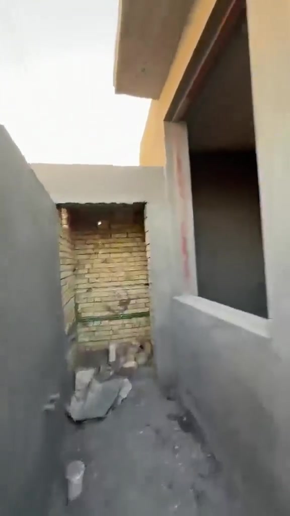بيت ١٠٠متر. يحتوي ع غرفه وصاله ودوانيه وصحيات داخليه وخارجيه السعر35
العنوان الاسكان الصناعي قرب مستشفى التركي 
***********
