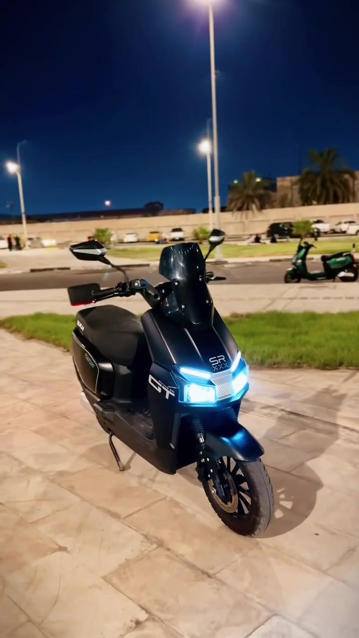 دراجة صاعقة  ZKH للبيع في البصرة 2026 شكل مميز
فوول مواصفات  
⚫️6 بطاريات 32 امبير  نوعية كرافين
⚫️ تمشي بالشحنة الواحده 60  كيلو تقريبا أو أكثر حسب السرعة
⚫️ الكشن طبي 
⚫️ ضد الماء 
⚫️شاشة ديجتال 
⚫️ نضام 3 سرع والسرعة 
السرعة القصوى 80 حقيقي 
 تشغيل بصمه  وسويج 
⚫️ كهربائيات كلهن شغالة بيها رباعية 
لايت زنون عالي وناصي وبگ لايت 
هورن عالي وأشاير يمنى ويسرى 
⚫️ دبل اشارة
⚫️ بلوتوث عالي 
⚫️ شحن سريع شاحنة اصلية 
⚫️ نضام ال R  
⚫️ نضام مثبت السرعة 
⚫️ الملف 2000 w حقيقي 
⚫️ نضام حساسات جانبية وخلفية 
مانع للسرقة 
⚫️ صندوق كبير داخلي
⚫️ غراضهة شاحنة و مرايات
🔴السعر :  800 وبيهة مجال حگ الجية 

العنوان : البصرة : الامن الداخلي

الرقم : ***********
