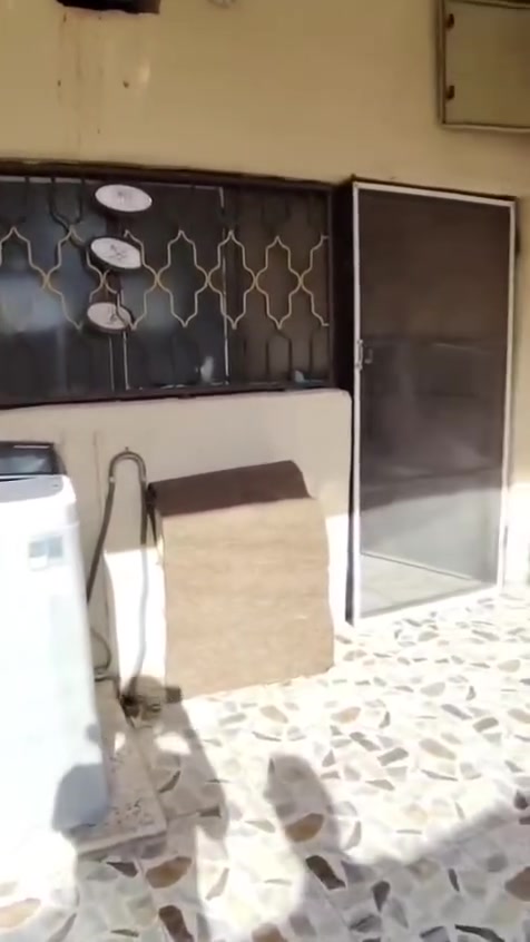 دار للبيع مساحه 200 م يحتوي على 2 غرف نوم طابو زراعي سند 25 مكان محيزم مقابل مفرك عنانه قرب مدرسة بابل من لديه دار أو قطعة للبيع يتفضل خاص ***********
