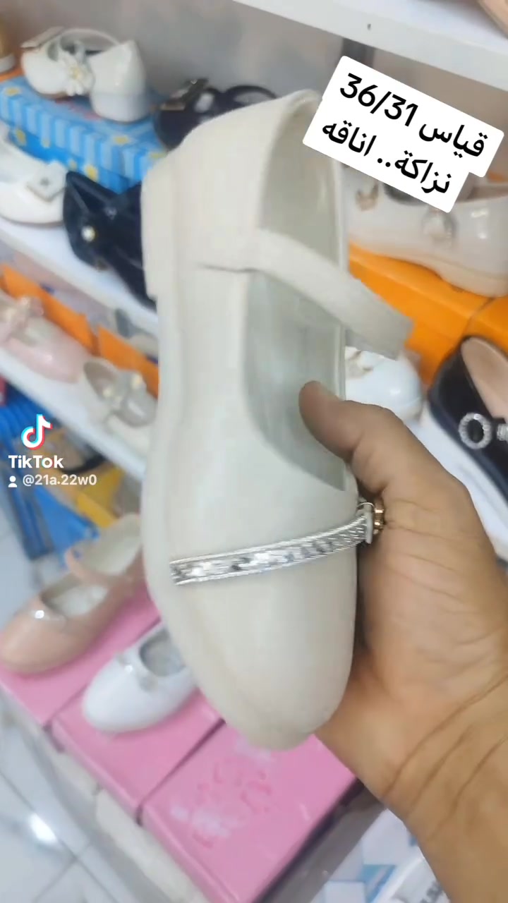 #ميسان #أحذية #الشعب_الصيني_ماله_حل😂😂

نص مكتوب في الصور:
- قياس 36/31
- نزاكة.. اناقه
- TikTok
- @21a.22w0
