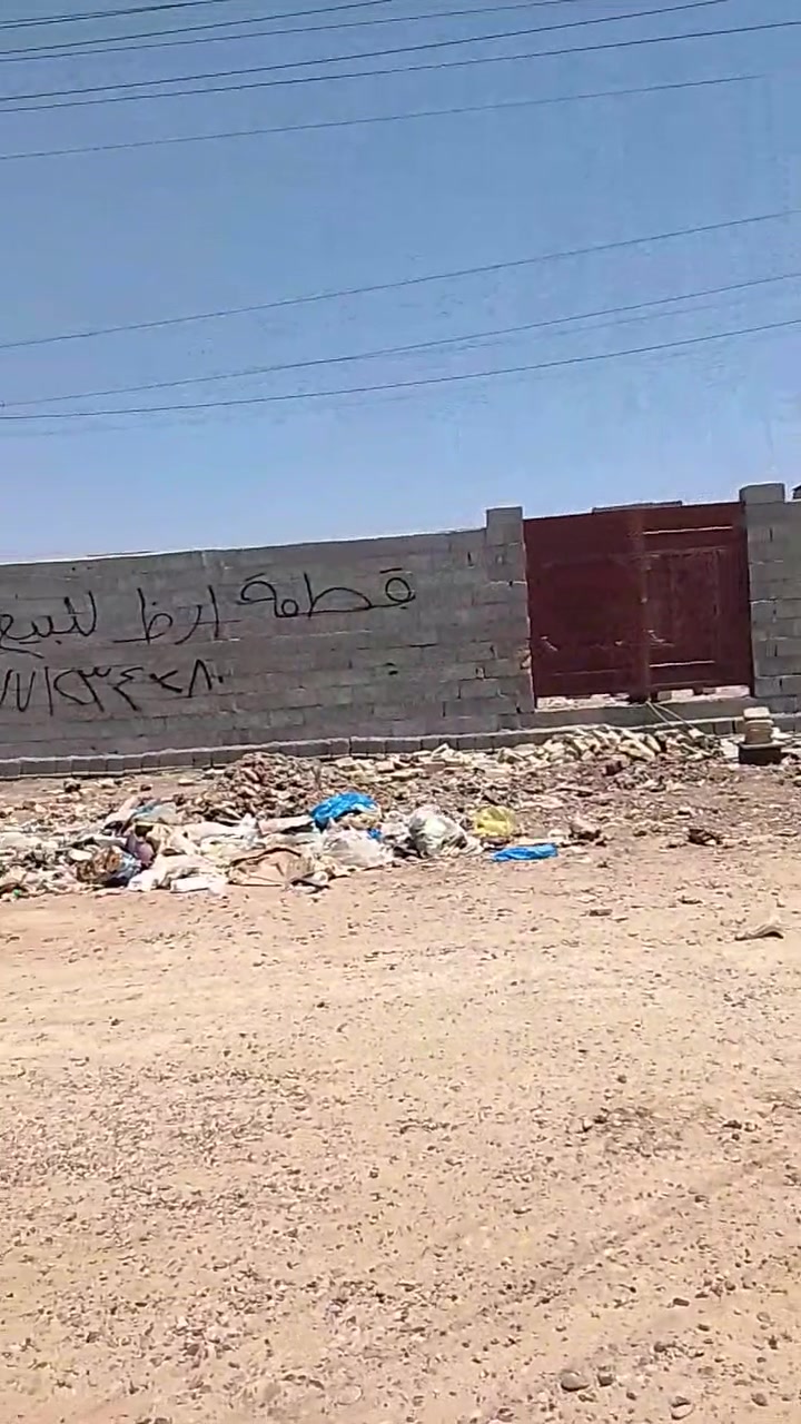 السلام عليكم عندي قطعة.1000.مترة للبيع سبع قصور بشارع ابو سبع خلف مستوصف إلمام الرضا قريبة على السوك بية خدمات للاستفسار ***********..
