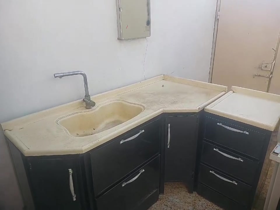 السلام عليكم كاونتر تسكام مرمر   خمس قطع  نضيف كلش 
للبيع السعر 280 وبي مجال 
مكاني نجف شارع المطار مقابيل باب الخروج 
الرقم ***********
