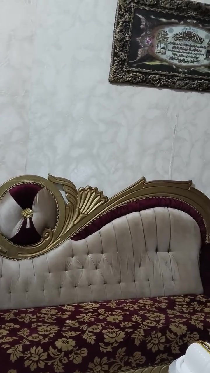 سلام عليكم تخم ٣ قطع ٦ مقاعد نظيف سعر ١٢٥ وبي مجال عينك ميزانك احلى من فيديو تواصل واتساب ***********
