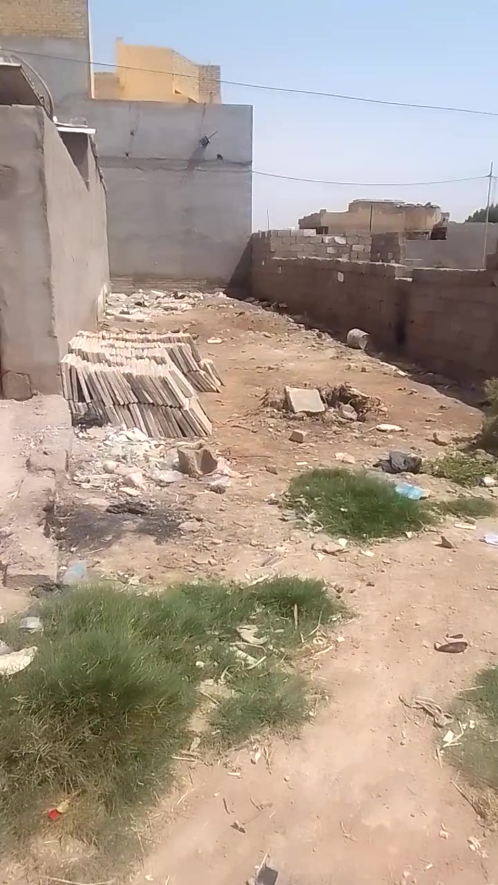 قطعه ارض للبيع مكانه سفحه ومساحته 100متر واستفسار ع رقم تلفون ***********
