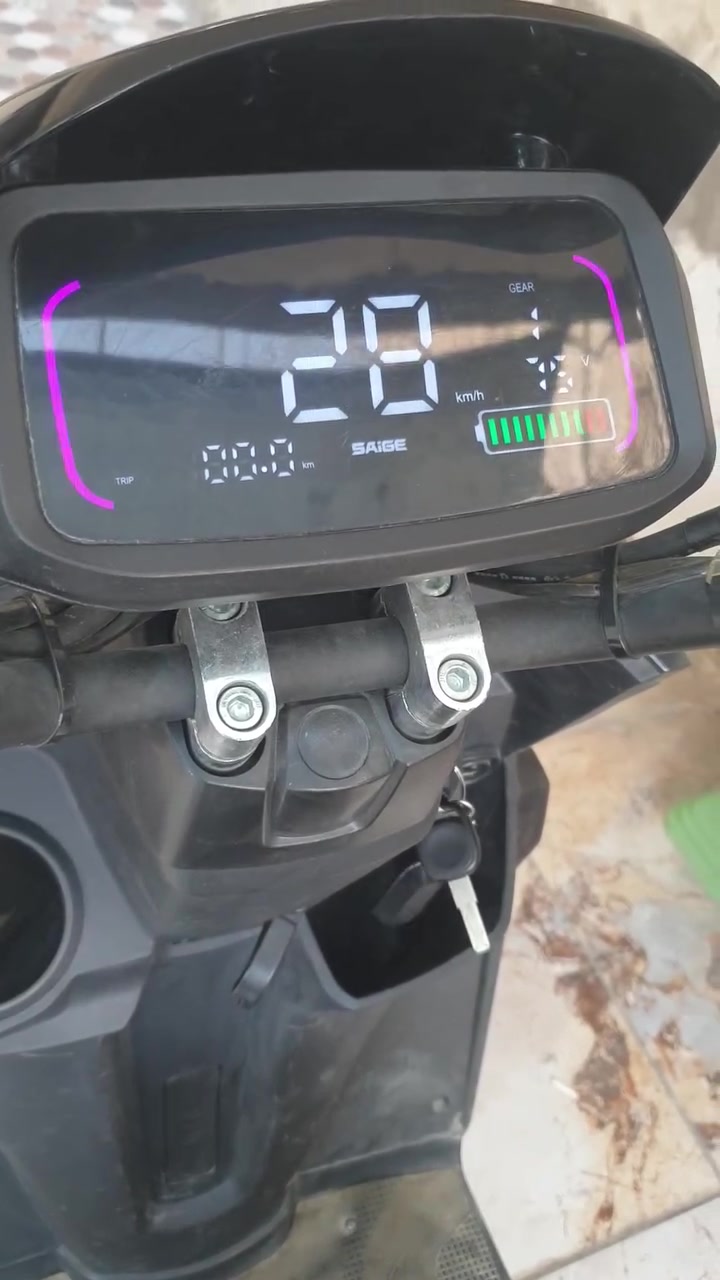 6بطاريات 72v الملف 2000
أضاءة امامية وخلفية واشارات 
وكلشي شغال اخت الجديد يجي وياها صندوق للدراجة ويجي سويج وبصمة أثنين ،مكاني المشتل قرب المجلس البلدي للتواصل ***********
