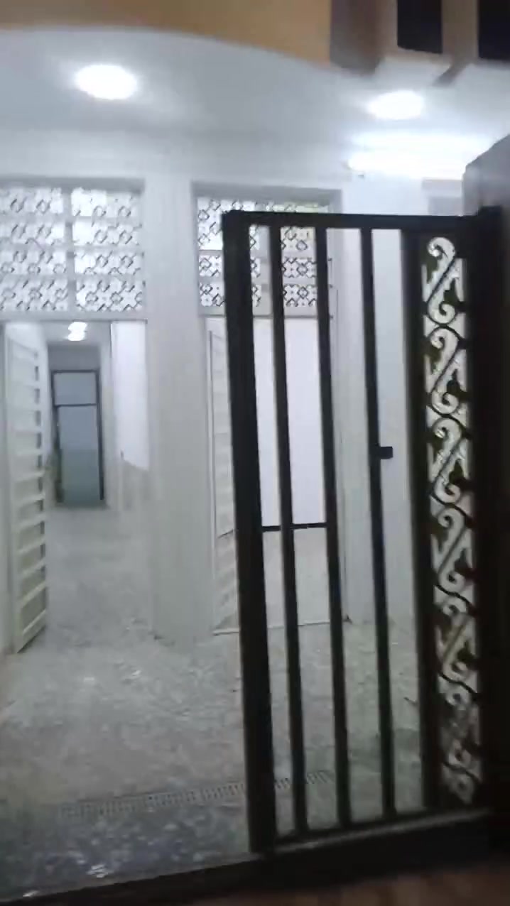 يالله اتوفر عدنه بيت المساحه 100متر واجهة 5ونزال20
عنوان 7قصور شارع ابو علي قرب شارع 20 خدمات كامله 
تبليط مجاري ماء انترنت موقع جدا قريب على حي اؤر 
مركز الصحي السؤك كلها متوفره قريبه 
السعر 55. وبيه مجال البناء حديث حالين كامل باقي امحجر. درج☄️      ول بوب ايكملن انشالله سحب مربوط بيه جاهز للسكن 
*********** الإتصال على الرقم وبخدمتكم عنده كاع مساحه 200متر متوفره أيضا
