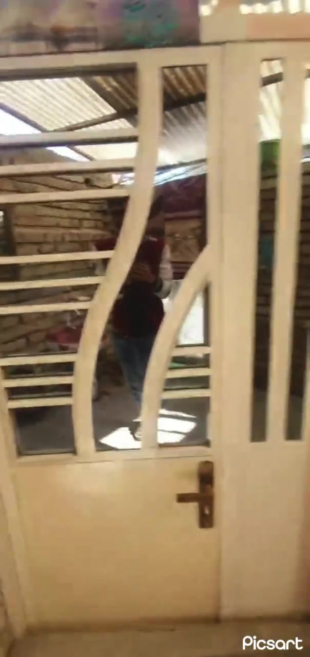 بيت ١٠٠ متر للبيع
الواجهة ٥ متر والنزال ٢٠متر

يحتوي كراج صغير و ممر واستقبال وحولي جبير وحمام وترك و بألاخير غرفة طابق واحد + بيتونه وسطح امامي وسطح خلفي البيت كامل مكمل ونظيف العنوان الخطيب الزراعي فرع برادات الرحمن قرب سوق صنعة سعره

سعره 125 مليون

للتواصل على الرقم ***********
