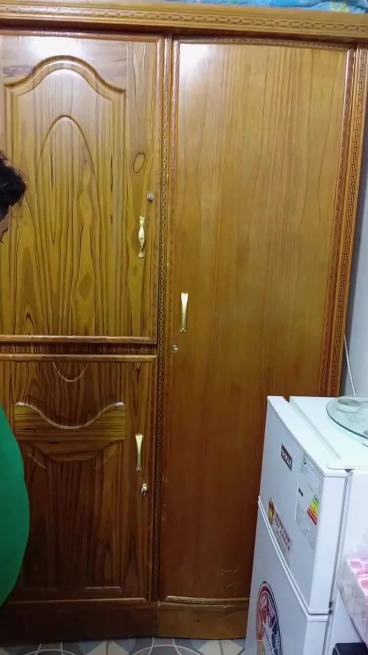 السلام عليكم غراض للبيع كلش نضيفات كلشي بسعره اسعار مناسبه اتصل واني خادم عنواني شهداء البياع 
هاتف ***********
