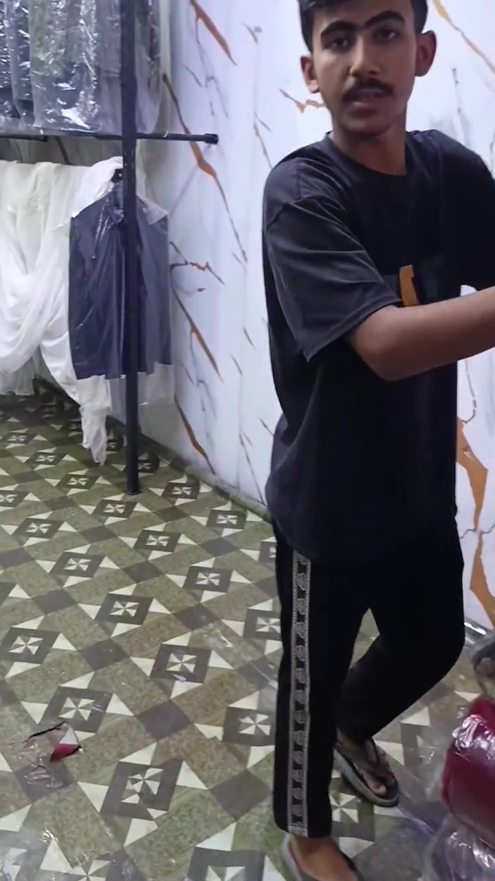 لوندري الطائي مسويلكم عرض ما يتفوت لمدة 4 أيام فقط! 🔥👇
✨ عرض Clean & Fresh ✨
غسل تخم 10 مقاعد بـ 25,000 دينار بس! 🛋️✨
 * الخدمة: غسل وتنظيف عميق وتطير للتخم.
 * المدة: العرض ساري لمدة 4 أيام فقط.
 * السعر: 25,000 دينار عراقي بدل السعر الأصلي.
📢 نص جاهز للنشر على وسائل التواصل الاجتماعي (فيس بوك / انستغرام):
> 🚨 عرض خاص ومحدود من لوندري الطائي! 🚨
> حاب تجدد مظهر تخم القنفات ويرجع كأنه جديد؟ جبنالك العرض الأقوى!
> 🏷️ غسل تخم كامل (10 مقاعد) بـ 25,000 دينار فقط!
> ⏱️ تنبيه: العرض مستمر لمدة 4 أيام فقط اعتياداً من اليوم.
> 📍 لحجز موعد أو للاستفسار، تواصلوا معنا مباشرة أو زورونا بالمحل!
> نظافة أعمق.. وانتعاش يدوم! ✨
> 
***********
***********
