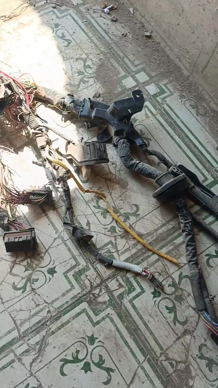 سلام عليكم
ضفيره محرك النتره 1600 N laen 
يرادلها تصليح قاعده فيوزات فقط مديل2023
لسعر 200الف 
هـ *********** بغداد حي النصر
