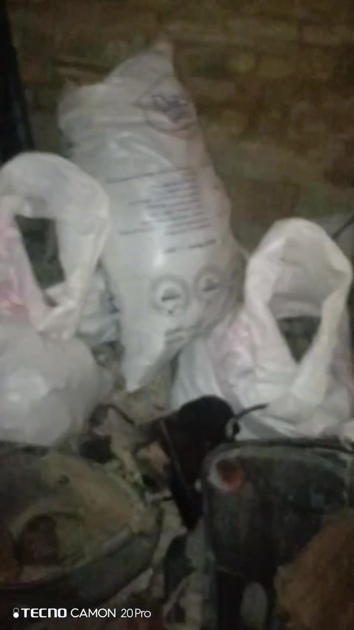 قطع غيار برازيلي بيهن اصلي معسسة وبيهن تجاري وبيهن تفصيخ قليل الباقي كله جديد شلعه وحدا البيع ***********

نص مكتوب في الصور:
- CAMON 20 Pro • 24mm f/1.7 1/30s ISO868