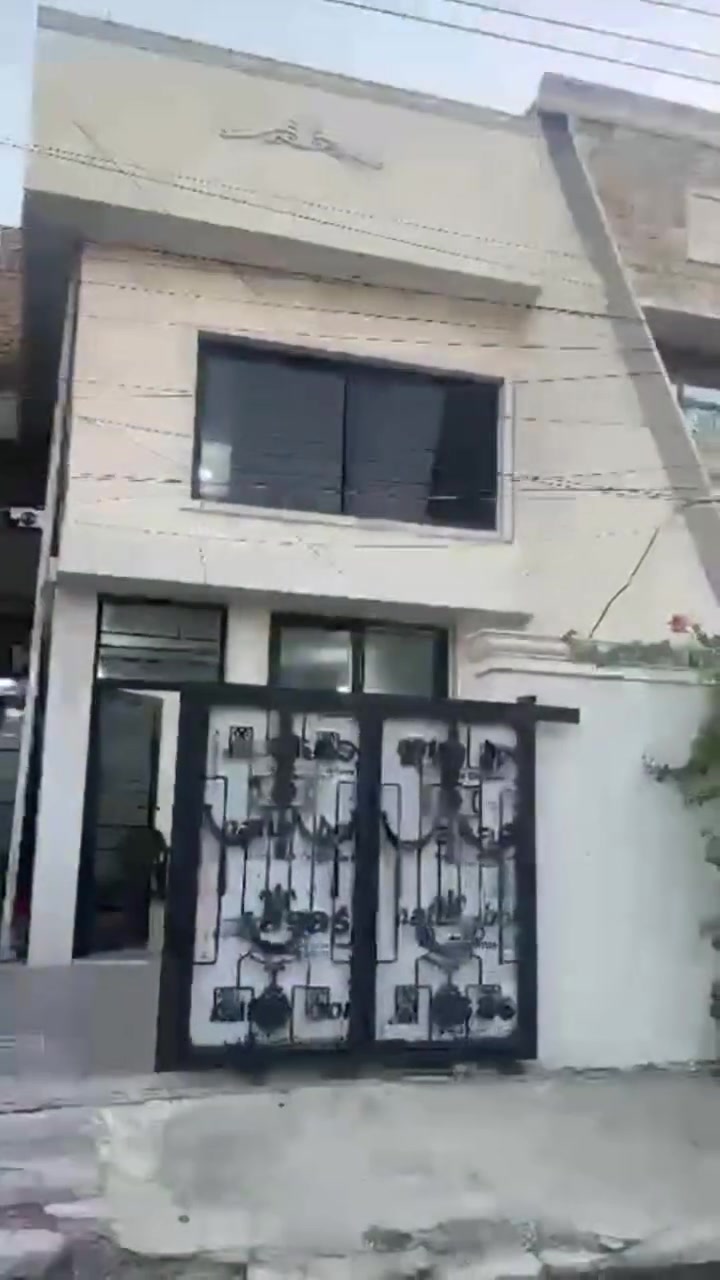 السلام عليكم بيت للبيع
بضهر جامع علي السجاد 

100م بناء نضيف طابقين

واجها 5 م نزال 20 م

3 نوم /صاله /مطبخ /خدمات/كراج

سعرا جدا مناسب

للاستفسار الاتصال
***********

