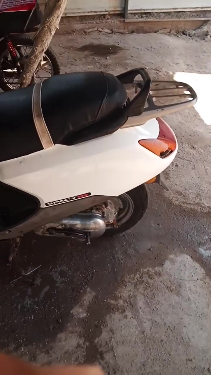 السلام عليكم سبيسي ١٠٠ كامله جاهزه من كلشي سلف هندر كهربيات كله شغاله كفرات جدد دراجه ما عايزه شي سعر ٢٢٥ وبيه مجال العنوان البصره ابي الخصيب رقم الهاتف ***********
