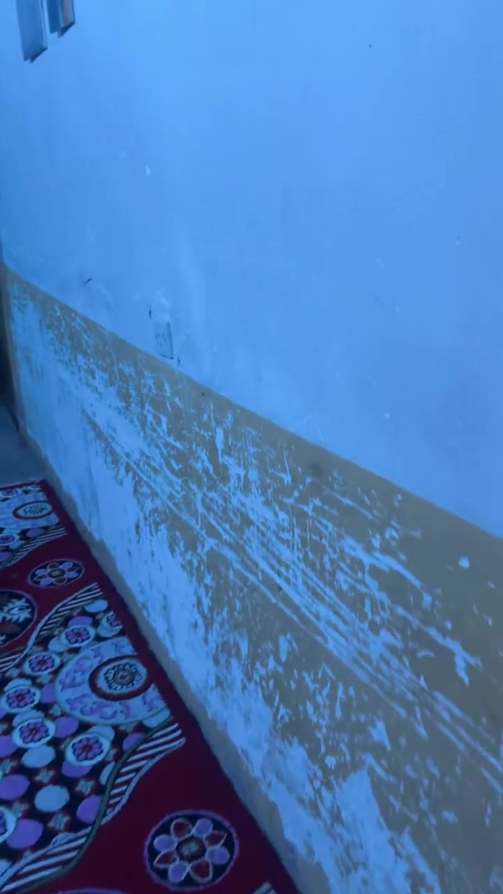السلام عليكم بيت تجاوز نظيف ومرتب مال عائله صغيره يتكون من طرمه كلش جبيره صاله ومطبخ وصحيات موقعه حي التراث قريب على سوق التراث أي استفسار ***********
