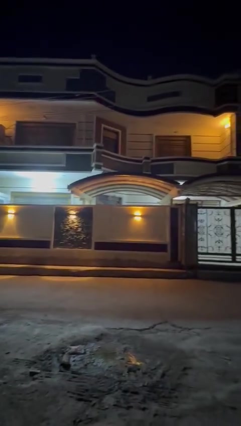 سلام عليكم بيت اللبيع ميتين متربشارع المركز البيت يتكون من خمسة غرف نوم واستقبال وصاله ومطبخ وصحيت داخل وخارج  الستفسارعلى هاذه الرقم ،،***********

