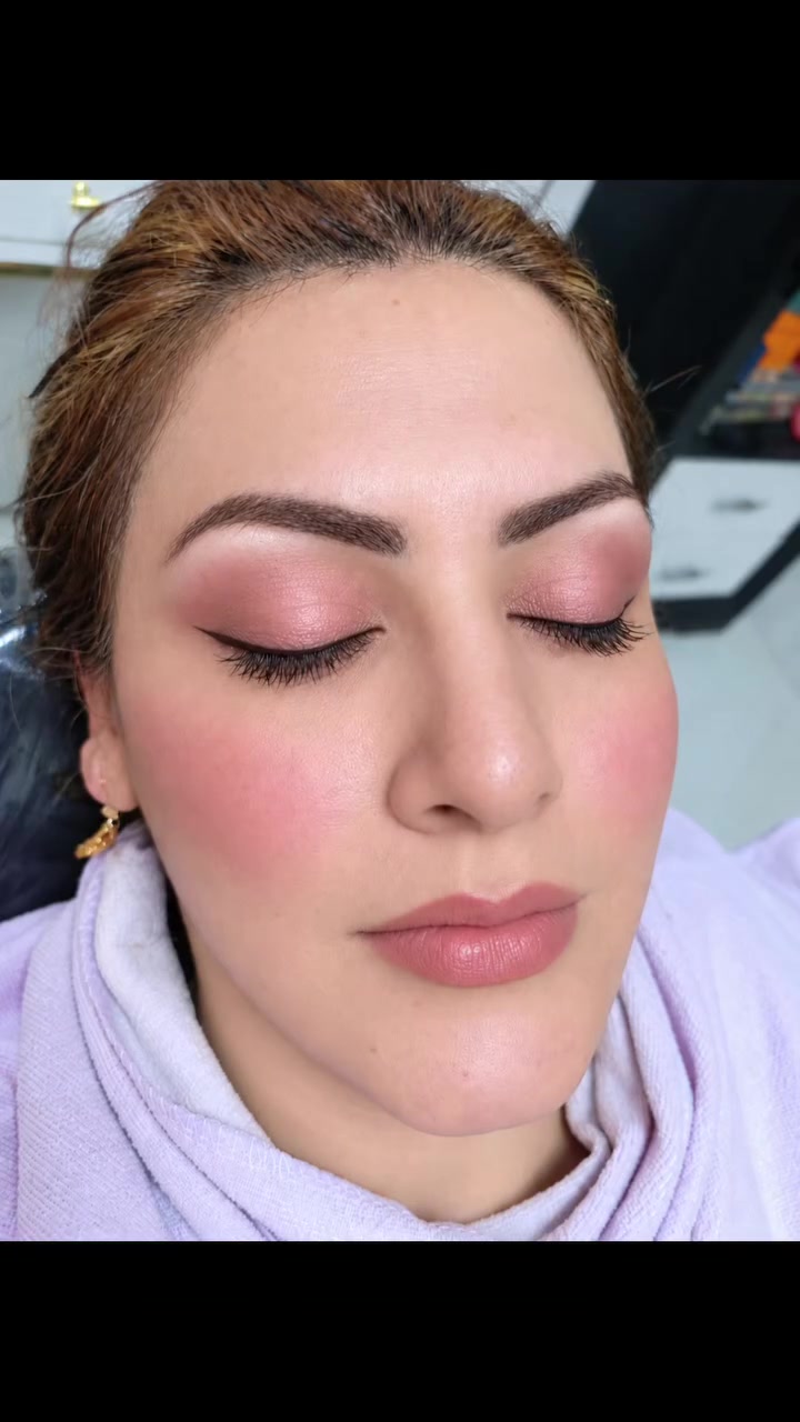 عروض مميزه لجميع خريجات من مركز هاي لايت لتجميل قرب سيطره عنانه ***********

