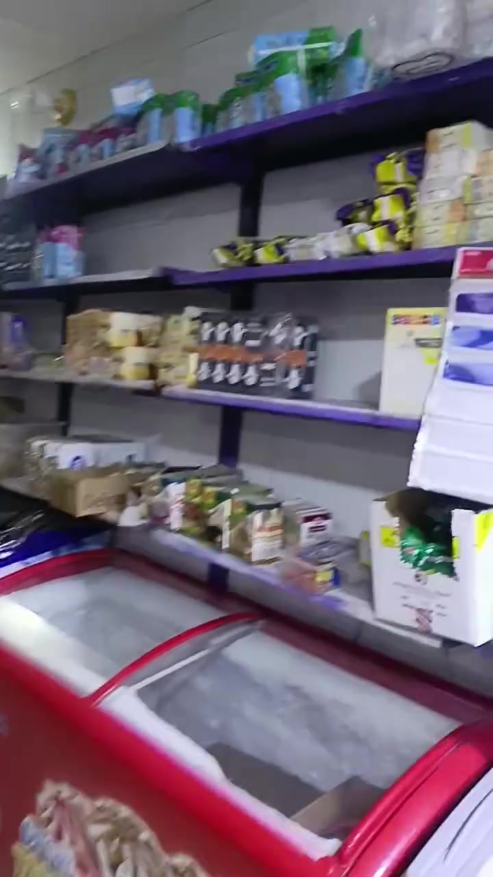 بس الثلاجة عاطلة والمجمدة  السعر مليونين وربع***********
