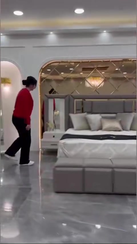 *موديل   رونالدو برو        المودرن*

*10 قطع              كنتور ملحق 335*

*1- ضهر بلوك*

*2- برغي وچوي حديد*
  
*سرير  مخزن*

*5- شغل درجه اولى*

للاستفسار ***********

نص مكتوب في الصور:
- RONALDO PRO رونالدو برو