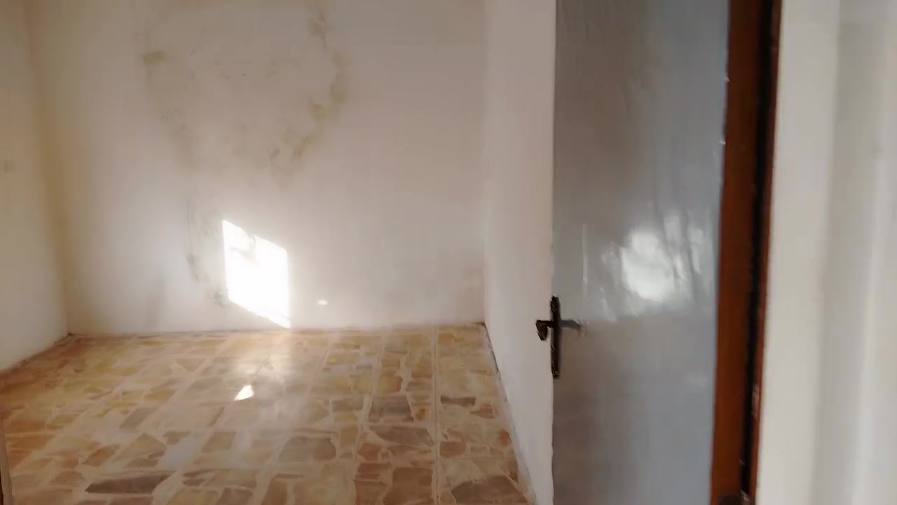 سلام عليكم شقه للايجار قرب شورجه سوق ابو دودو شقه طابق ثاني صاله وغرفة نوم مطبخ خدمات للاستفسار ***********
